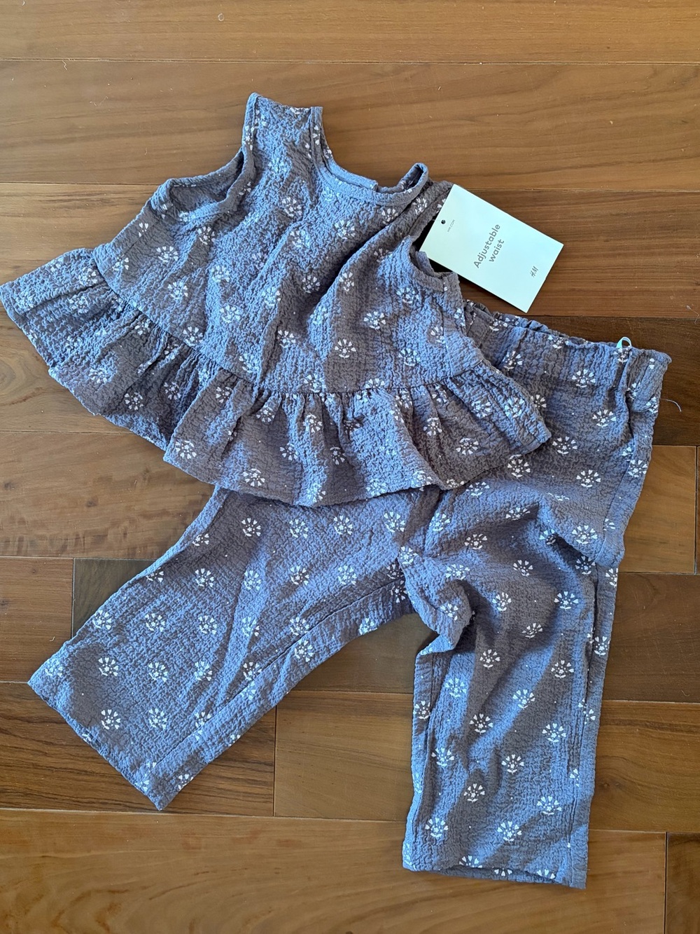 Baby girl 9-12 set + socks